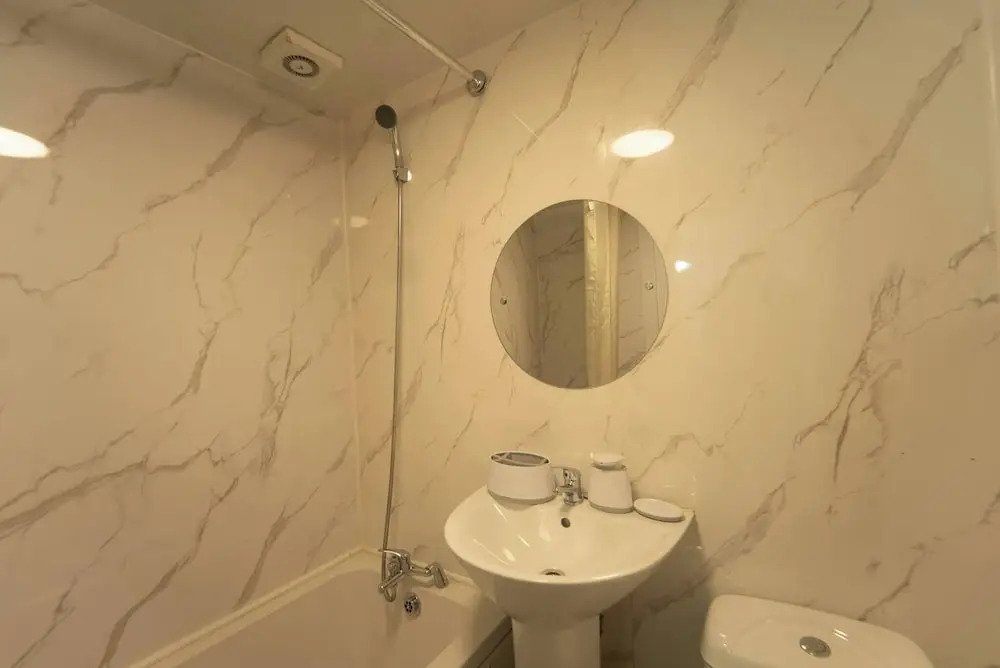 Room-comfy One-bdr in a Manchester House