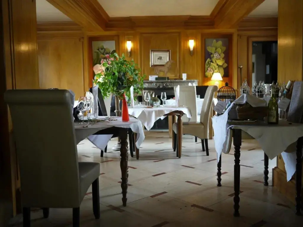 Logis Hôtels Domaine du Châtelard