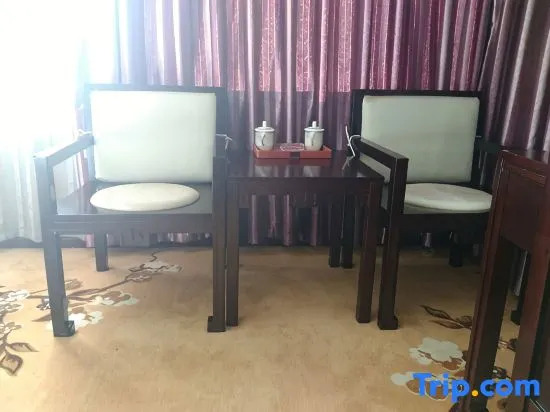 Weining Haolong Hotel