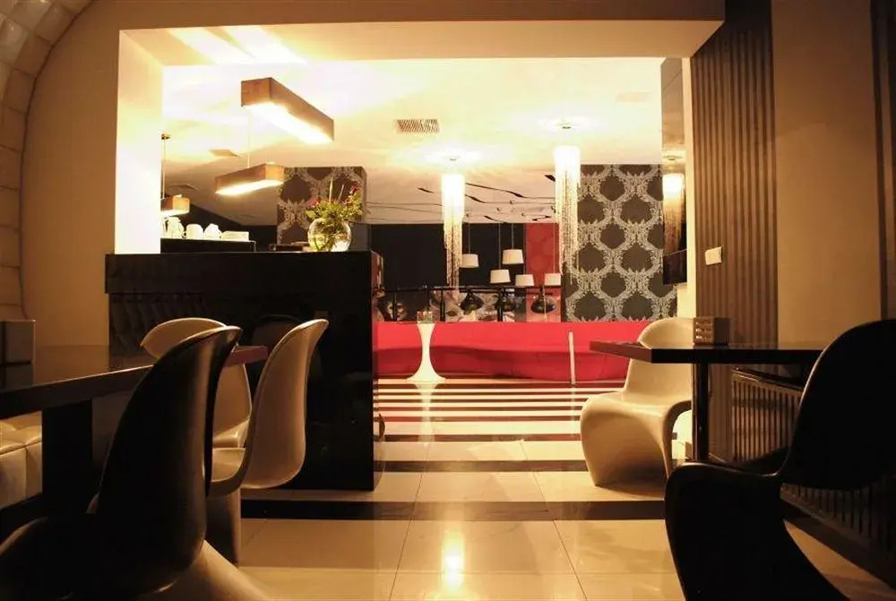 Hotel Black & White