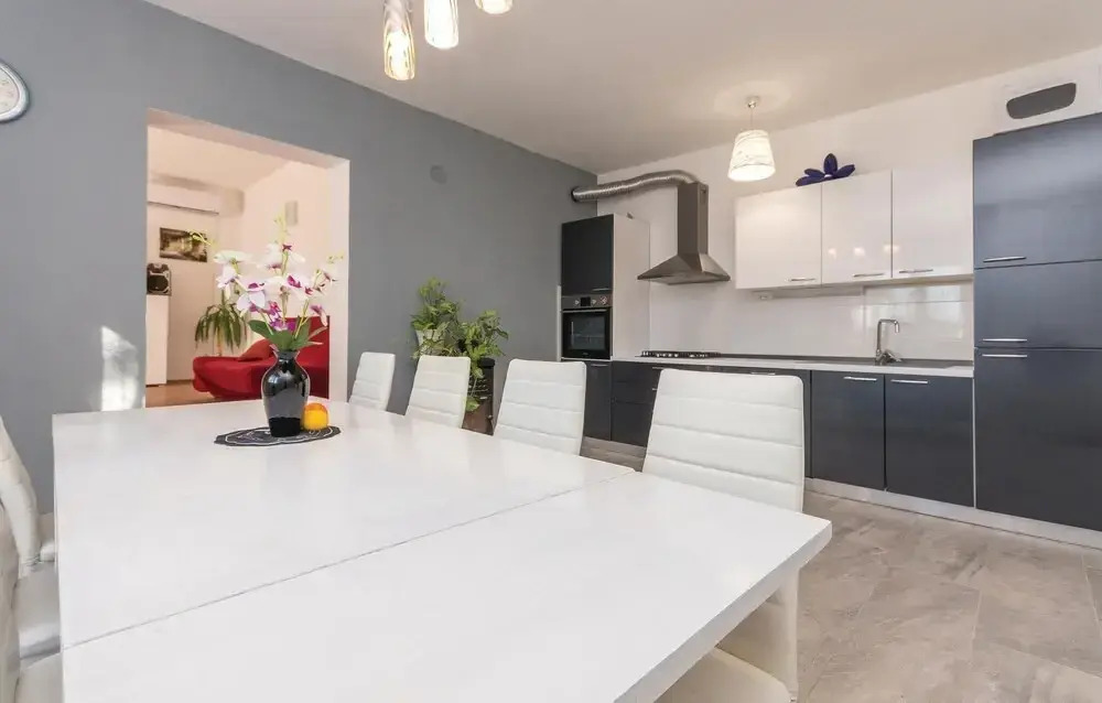 Awesome Home in Podlug With 4 Bedrooms, Wifi and Outdoor Swimming Pool