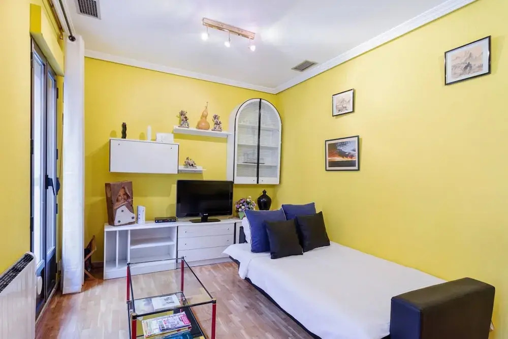 Cosy And Modern 2 Bedroom Apartment In Great Location