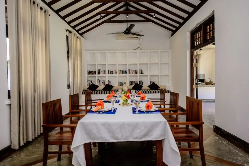 Ardeen Villa - superb 3 bedroom beachfront BB for 6, in Ranna- Tangalle- pick up, serviced, taxes included
