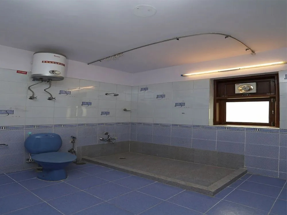 OYO 14306 Advantage Homes