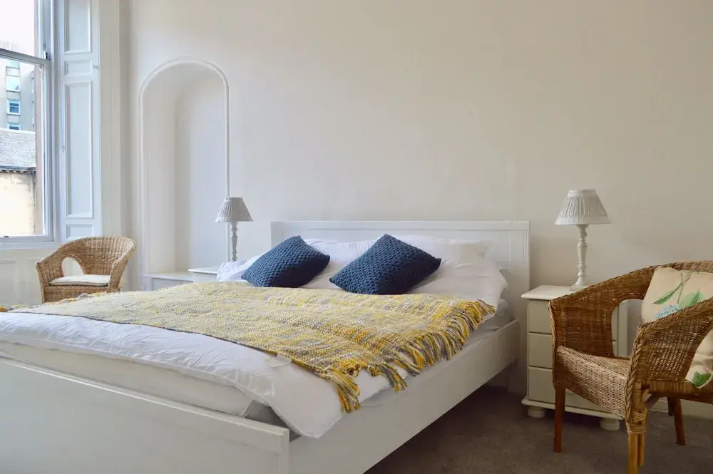 Spacious 3 Bedroom West End Flat