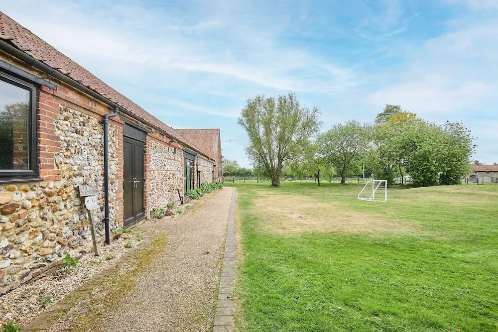 Host Stay West Barn