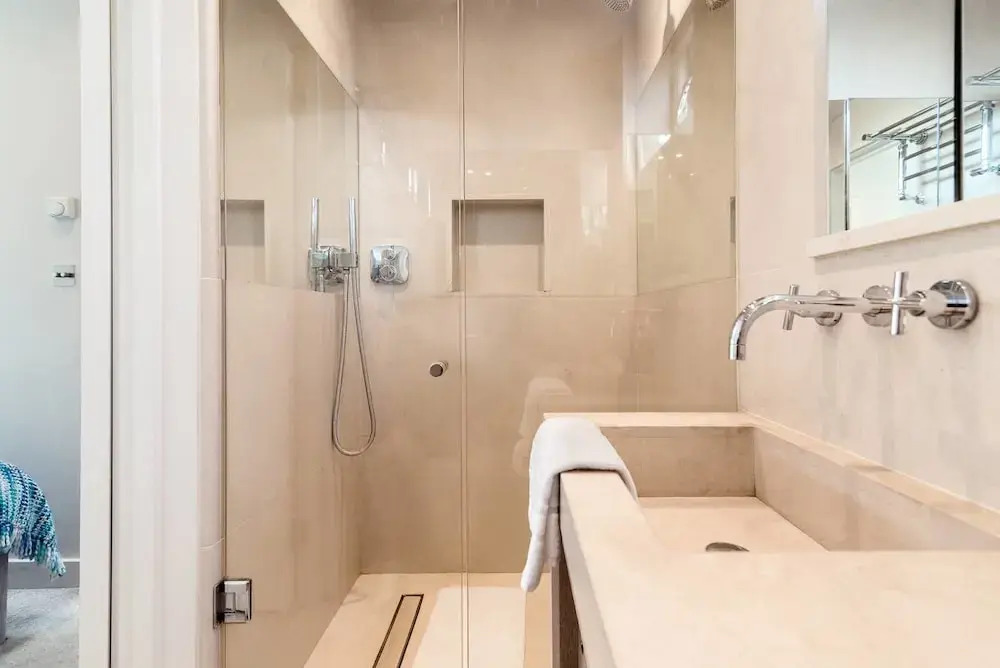 Lovely 1BR Home by River Thames! 2 Guests