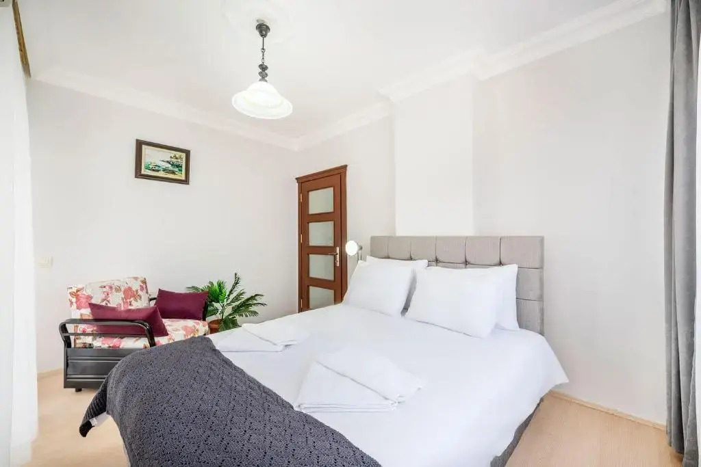 Cozy Flat with Balcony Close to Public Transportation in Konyaalti, Antalya