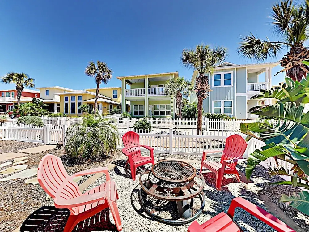 4BR Village Walk House, Pool by RedAwning