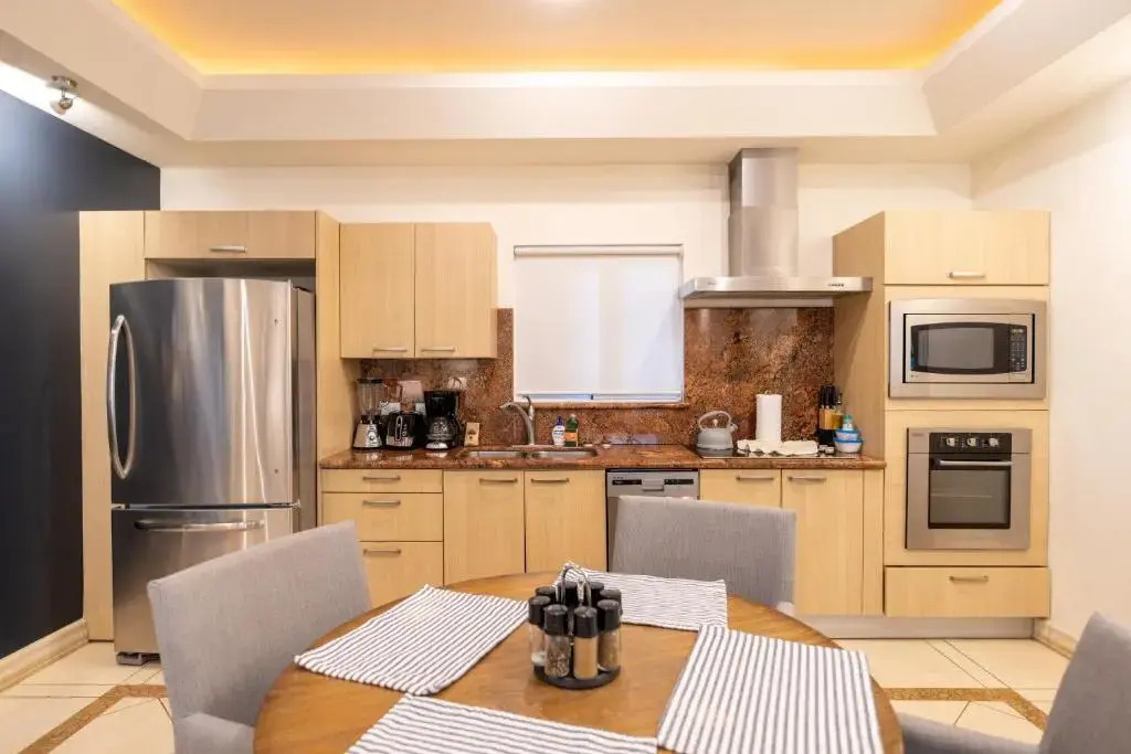 Bocaraca 2 - Luxury 2 BR Condo