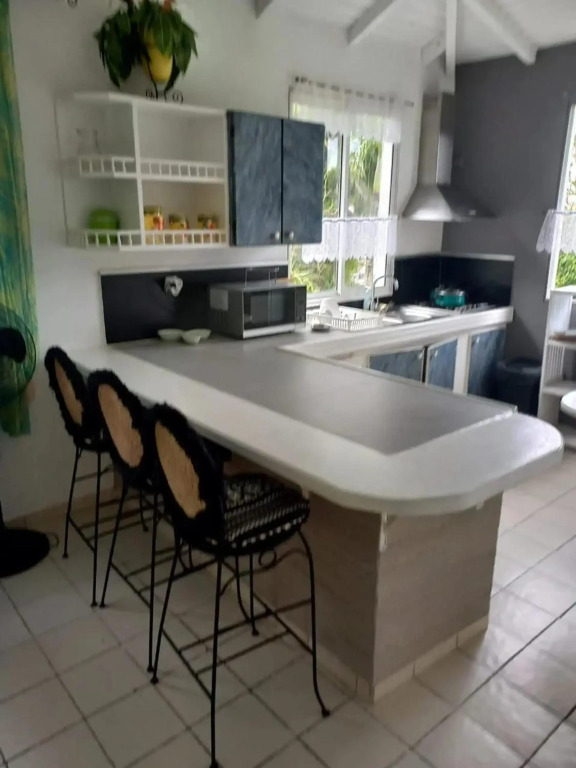 Bungalow charmant à Sainte-Rose avec piscine partagée