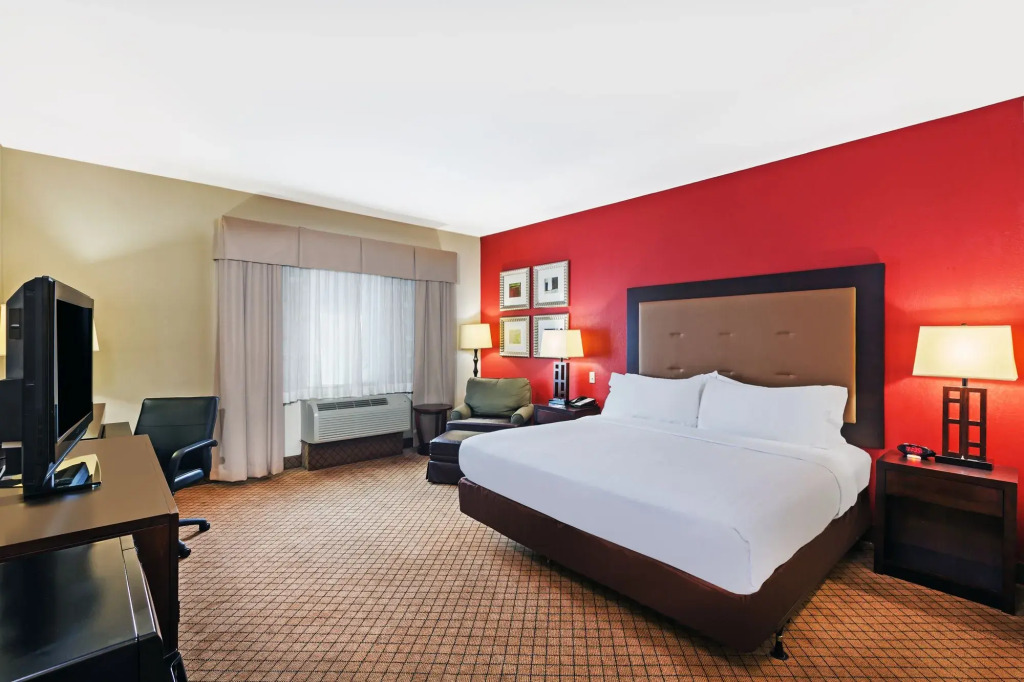 Holiday Inn Express & Suites Lafayette South by IHG