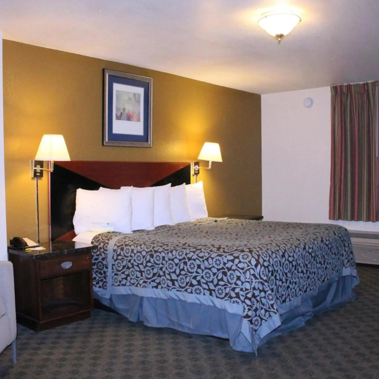 Rose City Inn & Suites