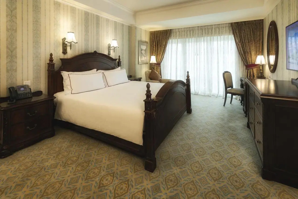 Hong Kong Disneyland Hotel