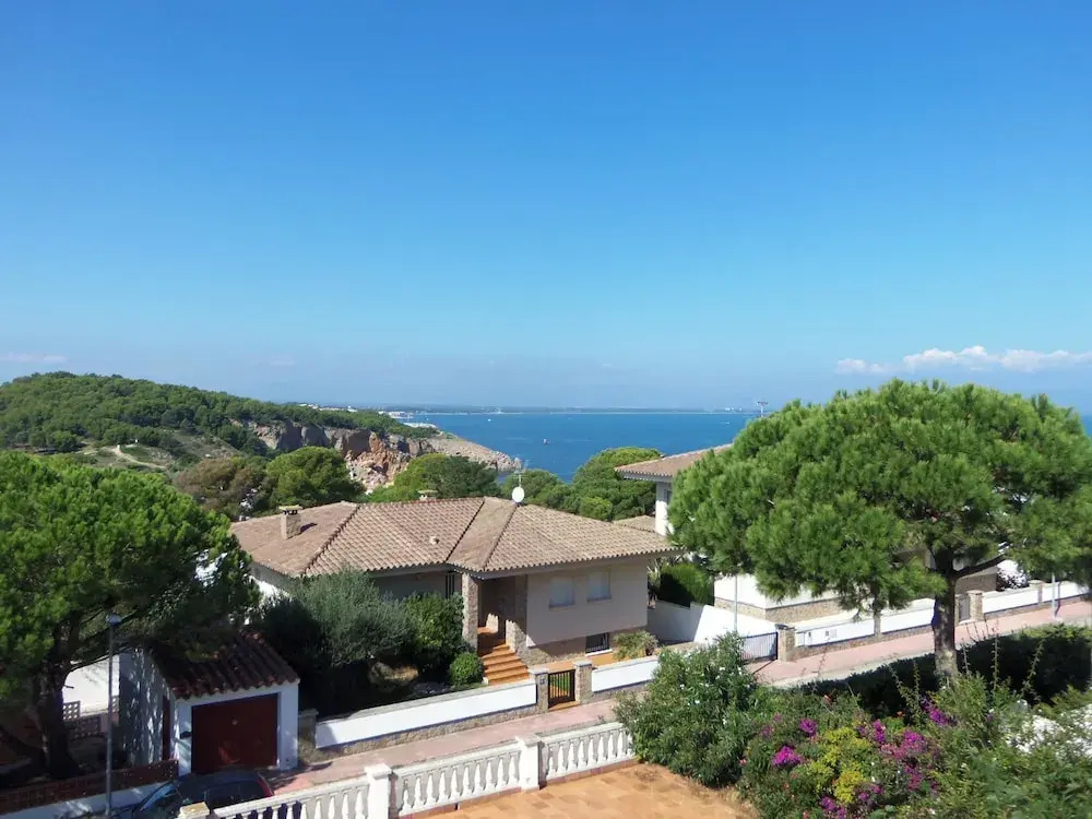 Spacious Holiday Home in L'escala With Swimming Pool