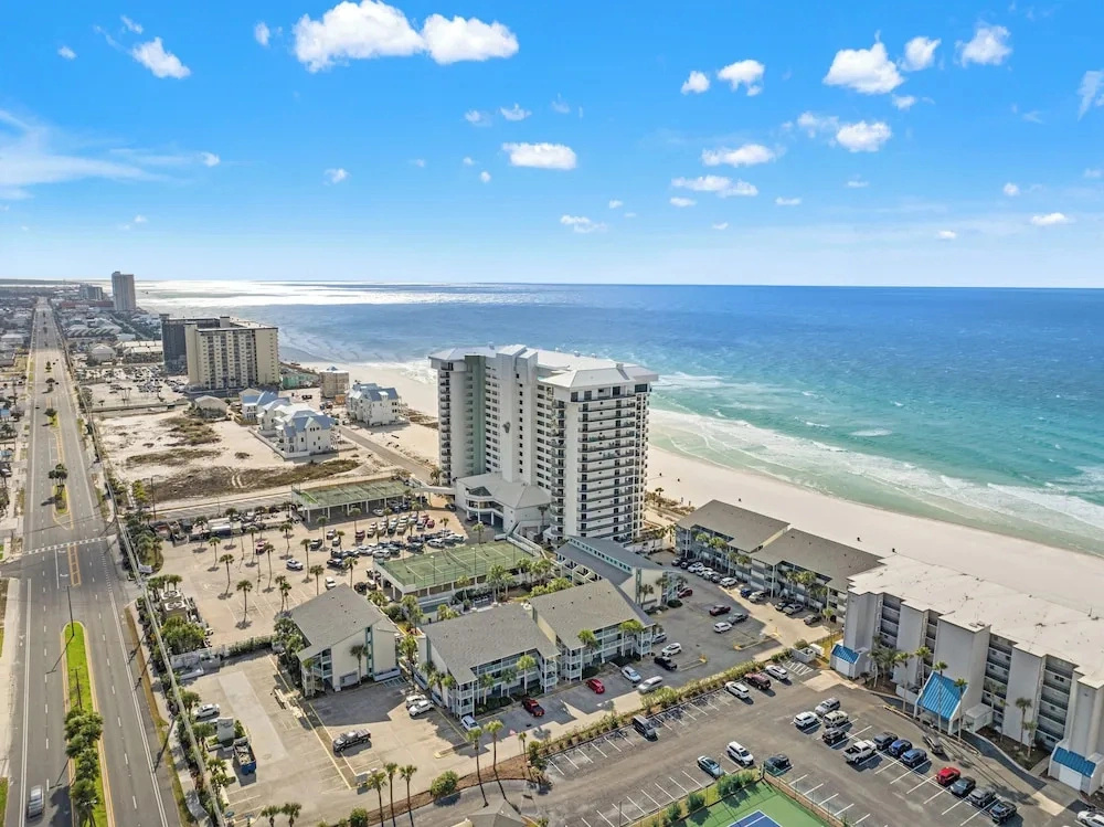 Lets Do Sunset: Gulf-front 3BR Condo, Sleeps 8