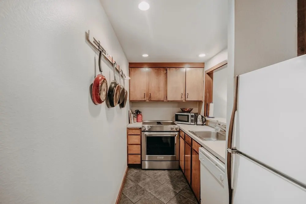 55sw - Fireplace - D/w - W/d - Sleeps 4 2 Bedroom Condo by Redawning