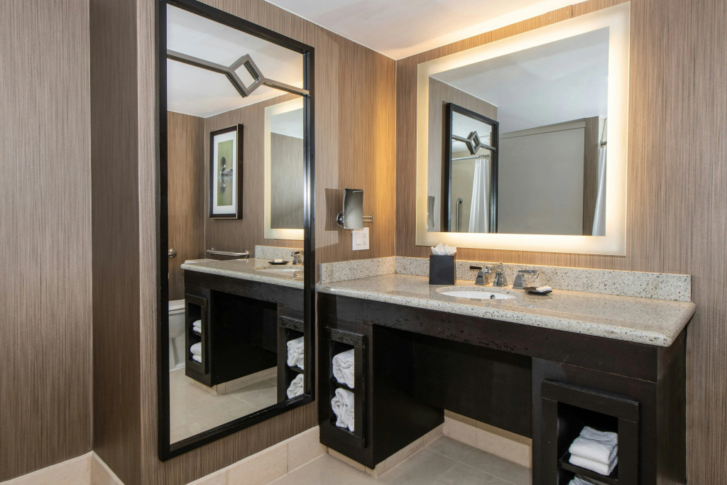 Sheraton Minneapolis West Hotel