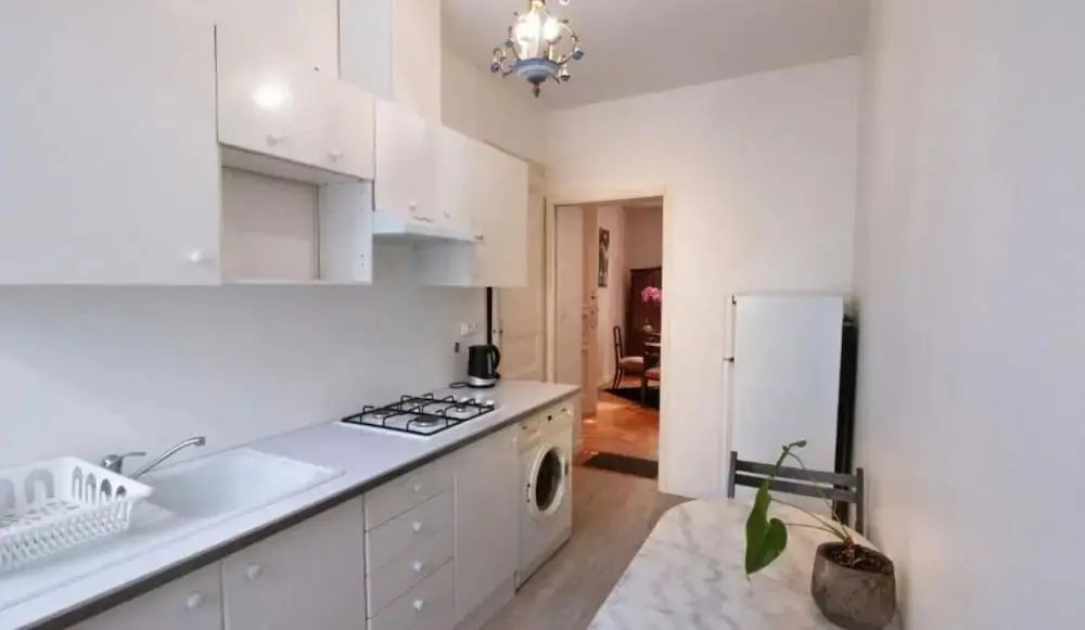 VILLA ILIXON - Appartements privés proche du centre de Luchon, parking, billard, jardin