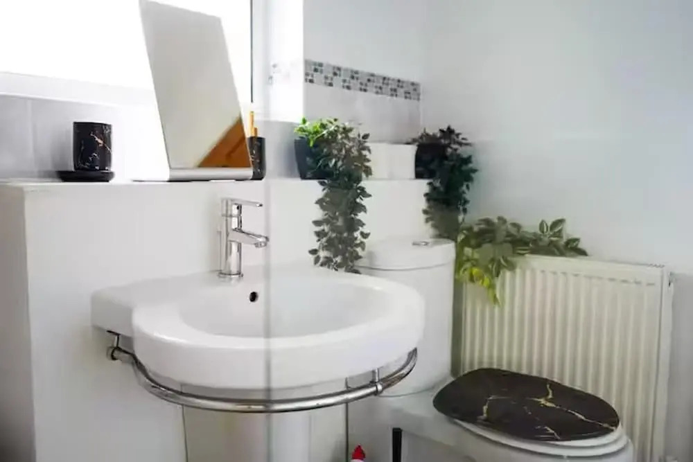 Sleeps 6 - Parking - Garden - Wifi - Bbq