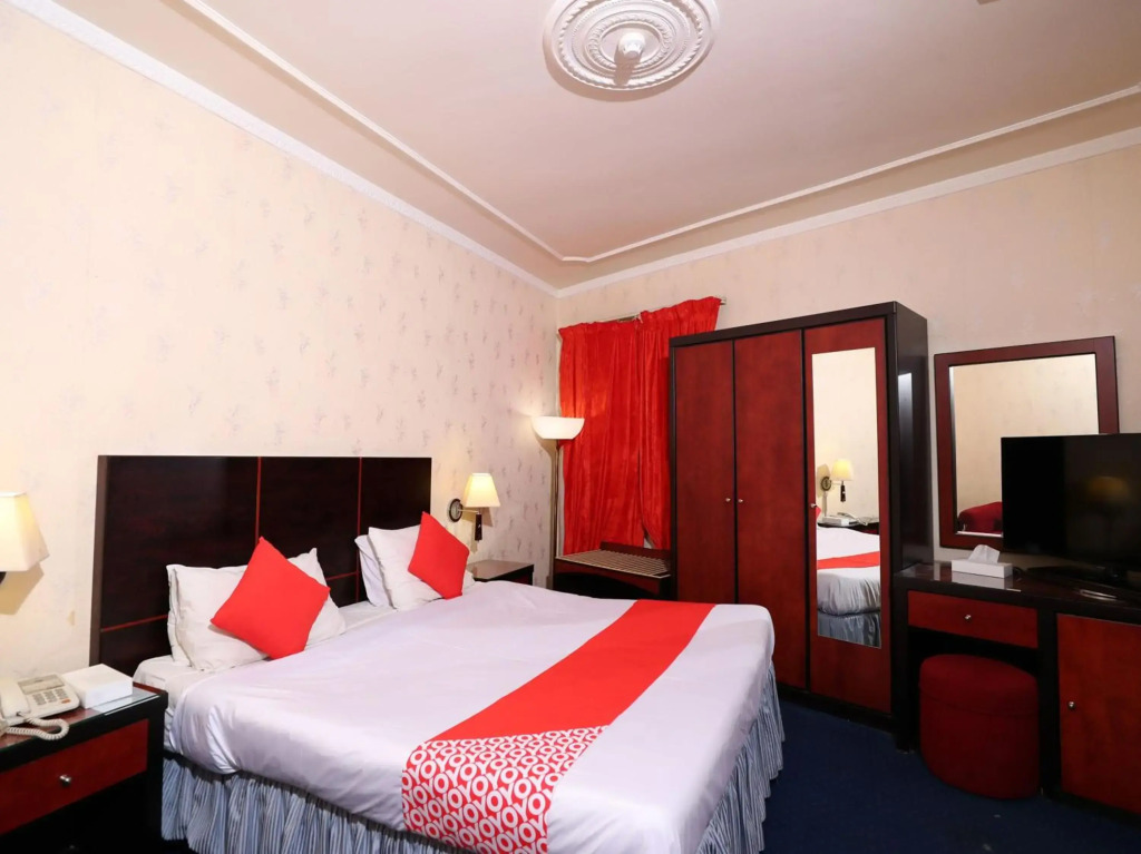 OYO 112 Semiramis Hotel