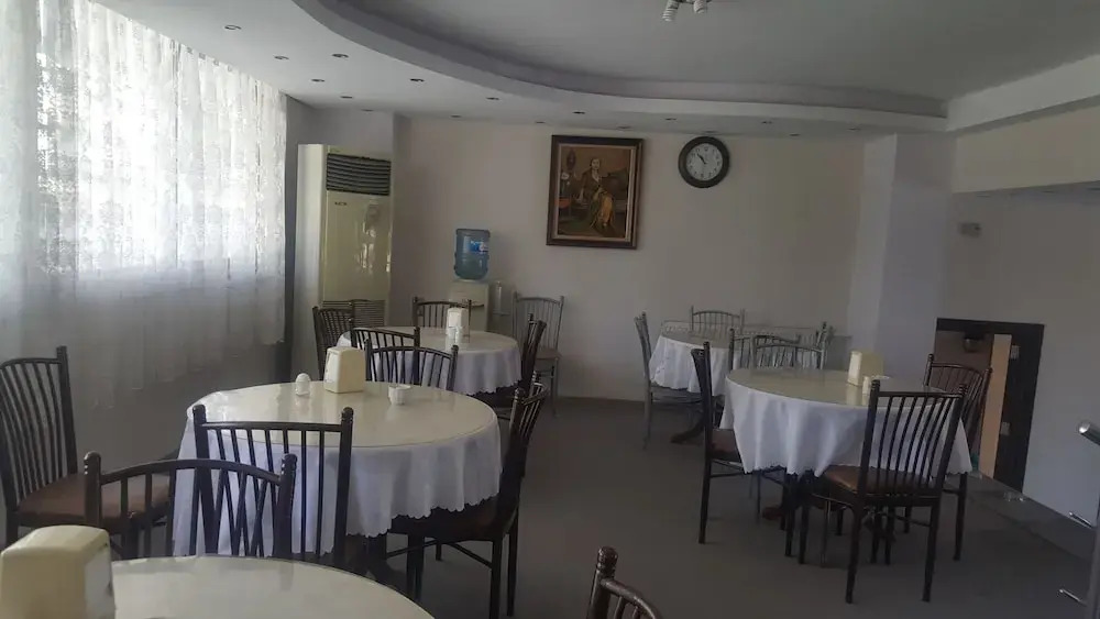 Bayrakli Otel