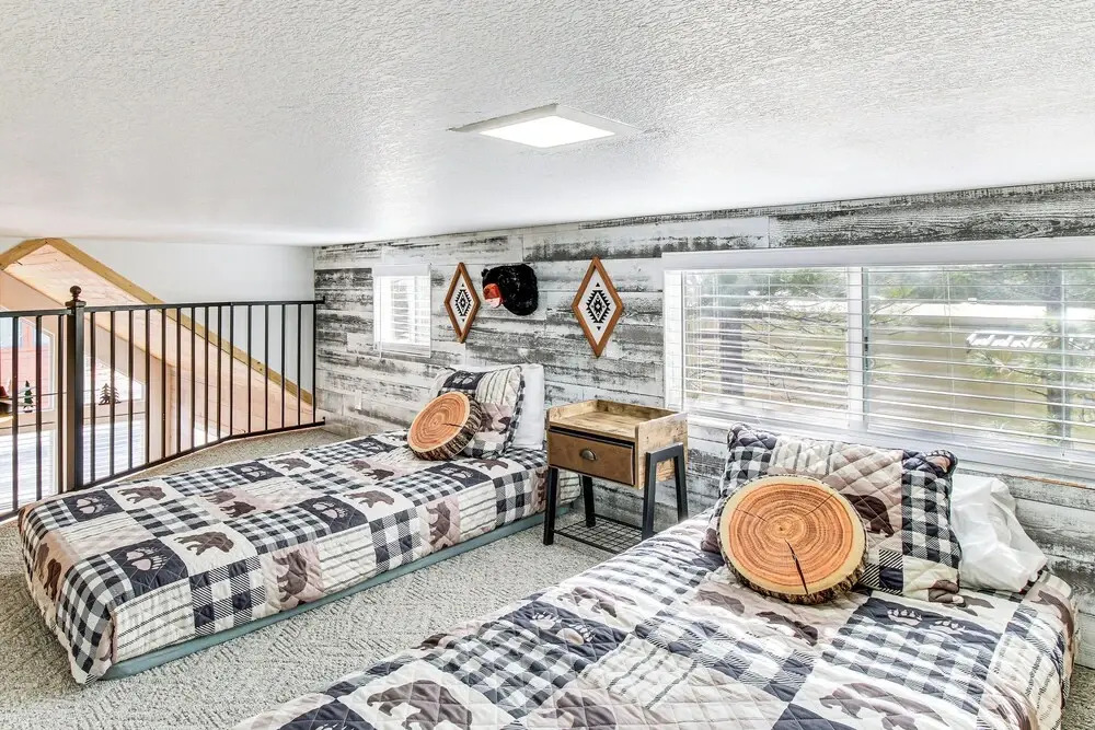 Pet-friendly Show Low Cabin w/ Trail Access!