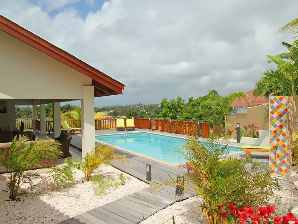 Modern Villa with Swimming Pool in Willemstad