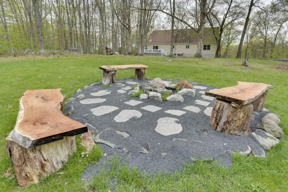 Pet-friendly Grand Pine Bush Retreat on 2 Acres!