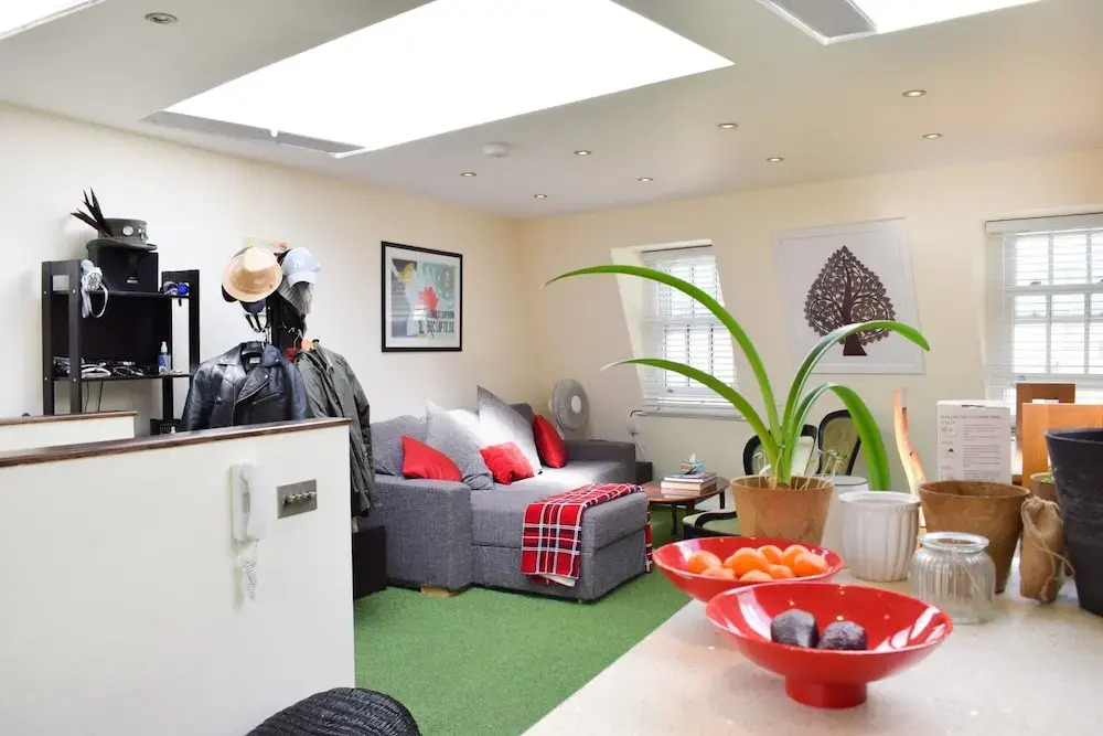 1 Bedroom Top Floor Flat In Fitzrovia