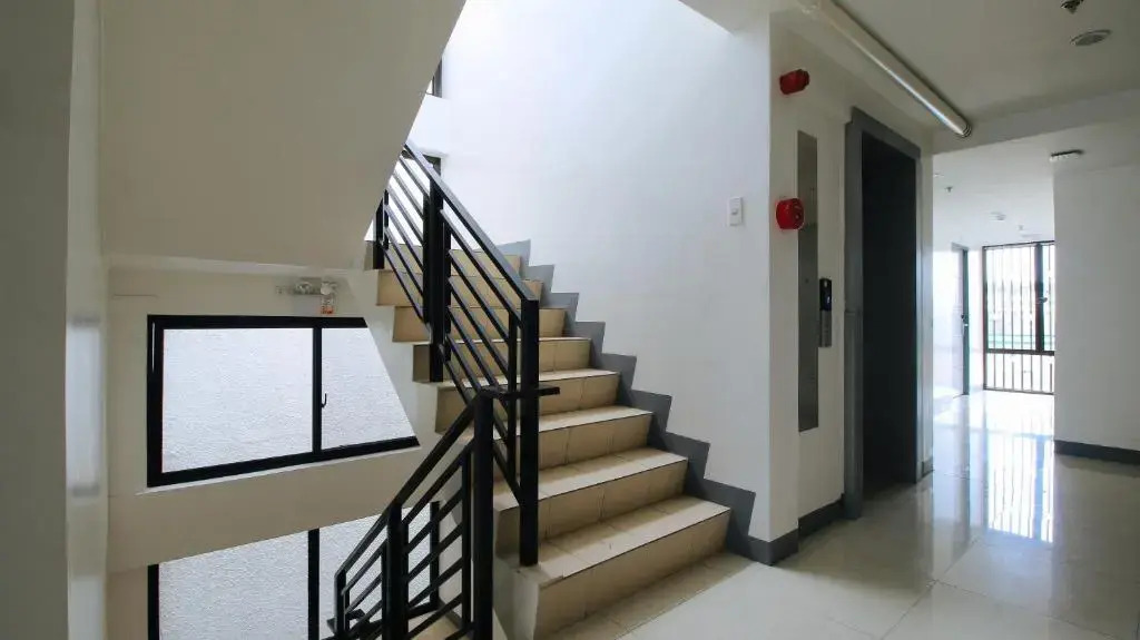 RedDoorz Plus @ Jardin Suites Guadalupe Nuevo