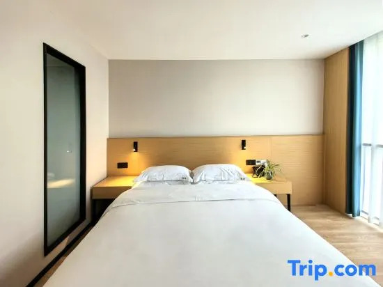 Siyuetian Hotel (Chengdu Jiuyan Bridge Niushikou Subway Station)