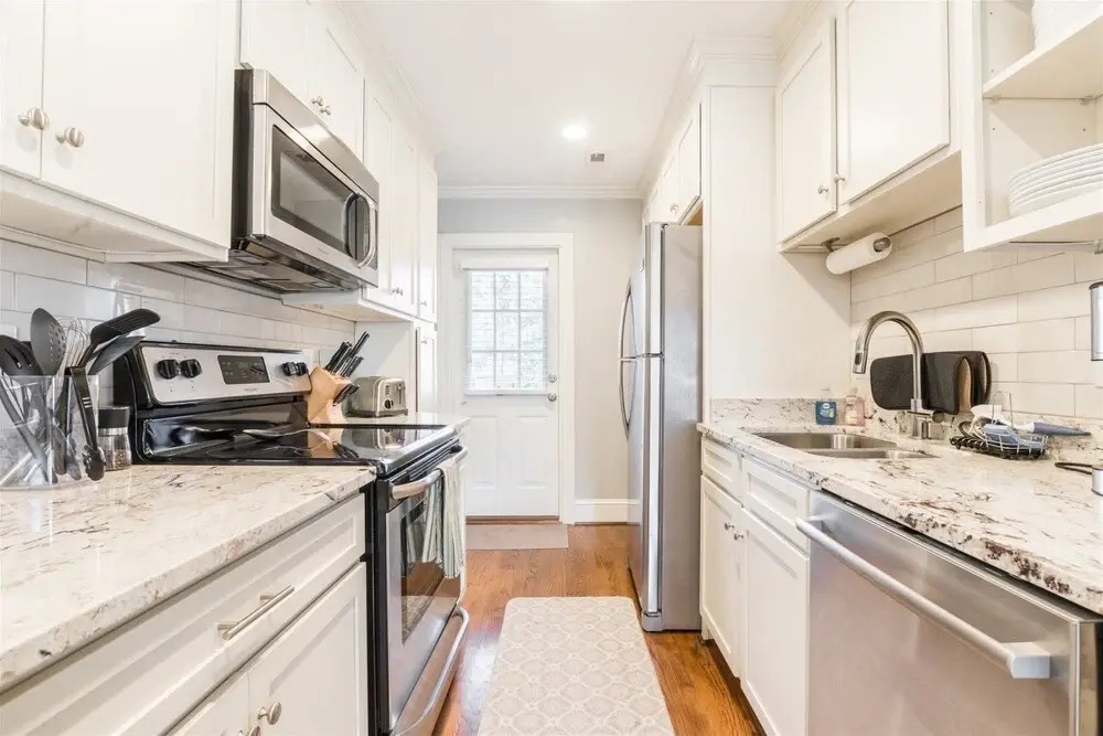 Randall St , 202/204