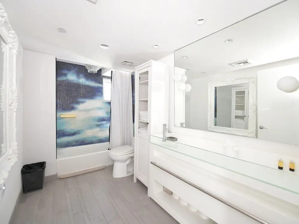 Miami World Rental - Mondrian 1426