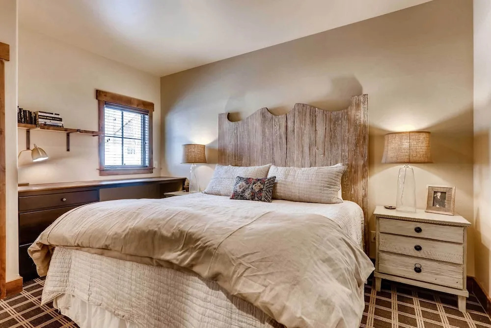 2 Blocks To Grand Lake: Downtown Western Cabin!