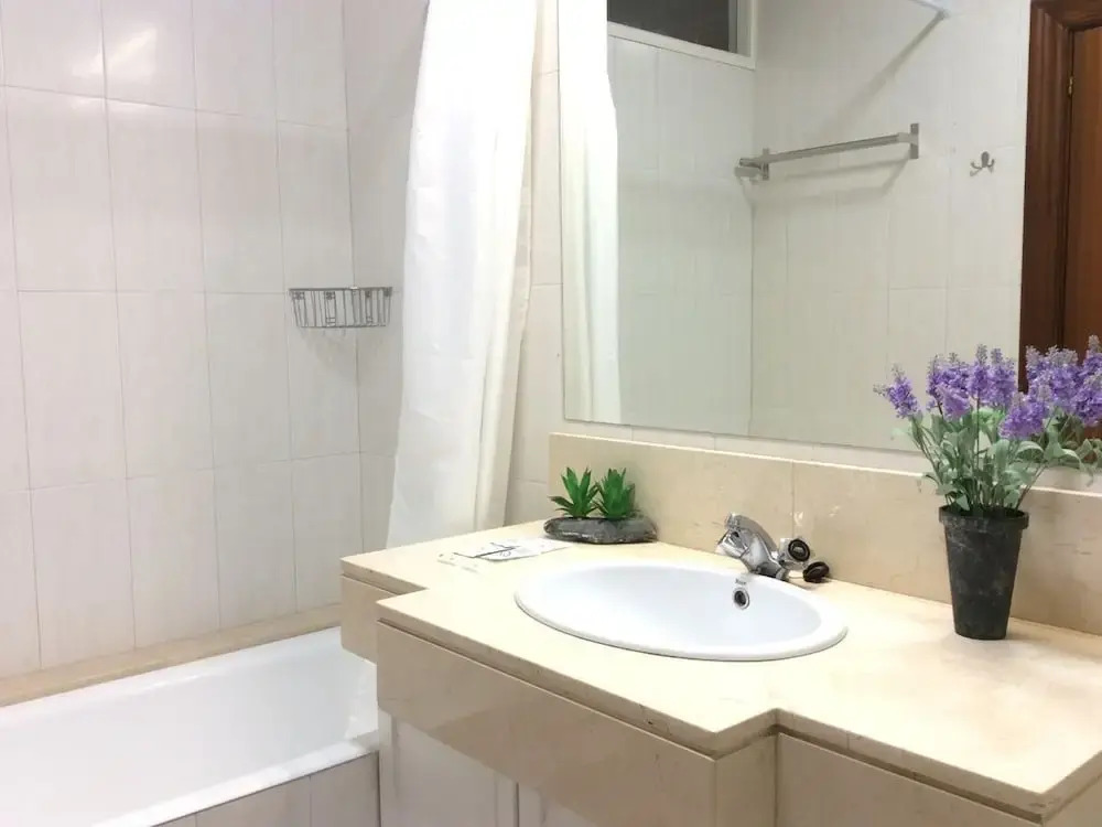 Euskalduna by Forever Rentals. 2 Bedroom Apartment With Wifi. Gran Via
