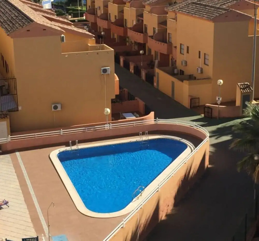 Apt - Sleeps 4 - Balcony - Communal Pool