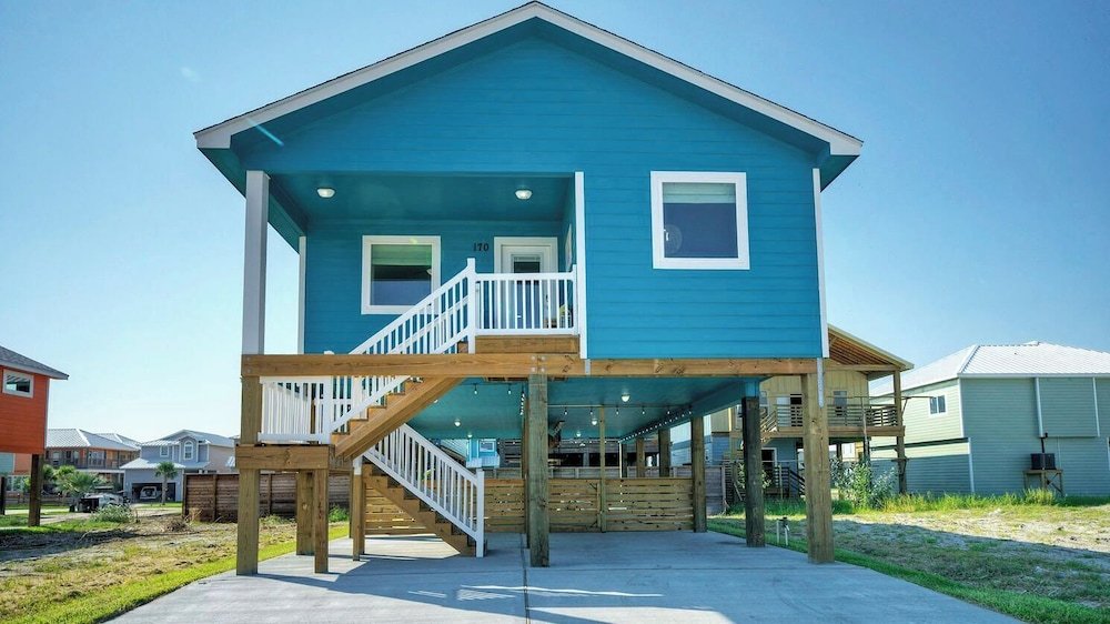 Sleeps 24 2 Homes, Priv Pool, Swing Bar, Patio Lounge Near Nature Preserve