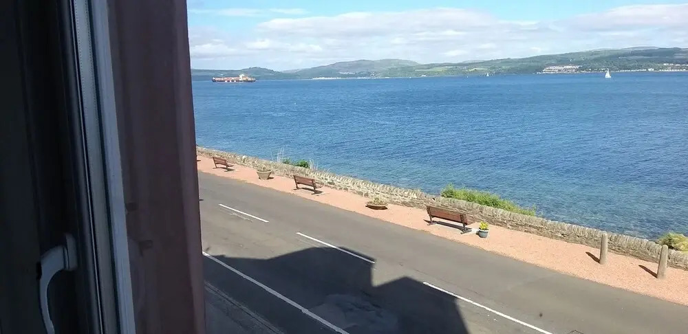Captivating 1-bed Apartment sea Views,in Innellan