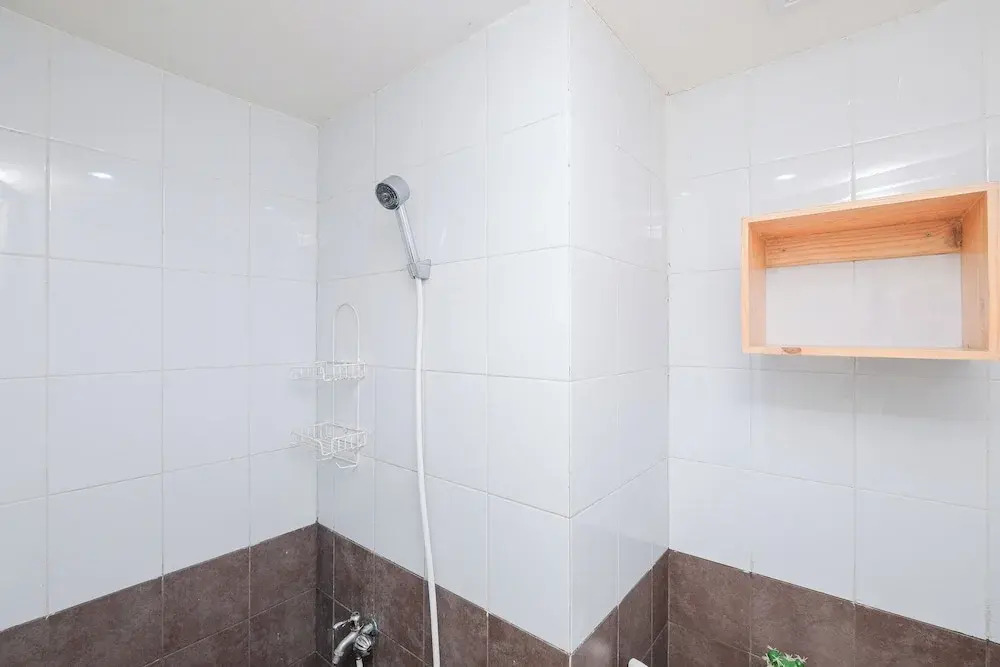 Cozy and Simply 1BR Green Pramuka Apartment