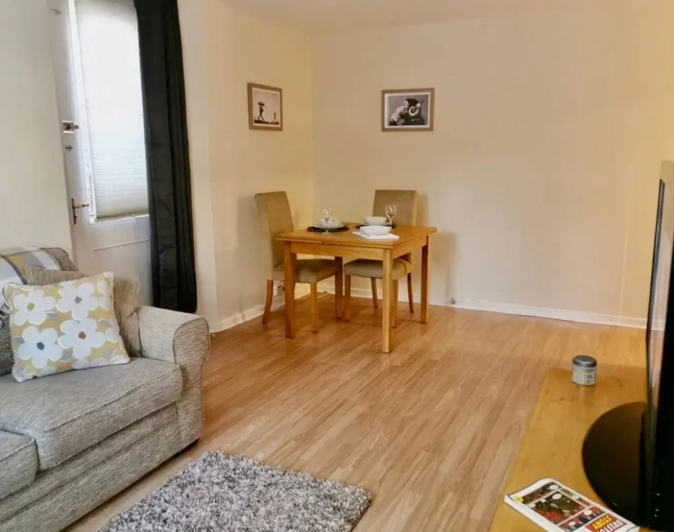 Central 1 Bedroom Stokes Croft Flat With Parking