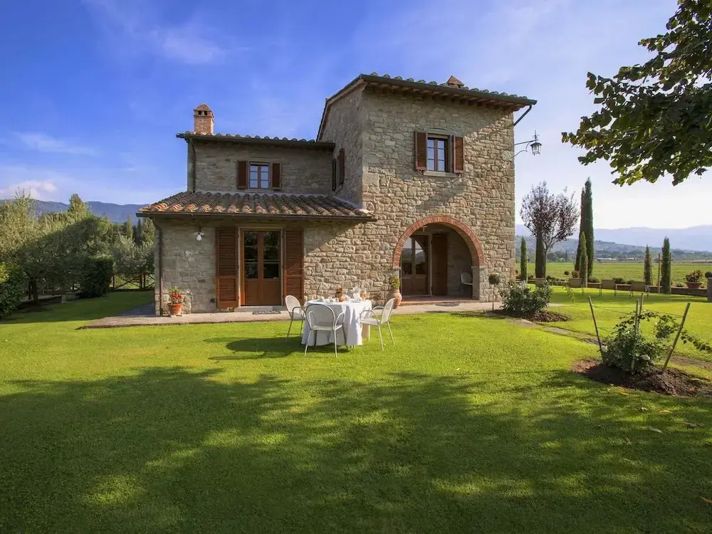 Apartment in Cortona With Pool and Hill Views