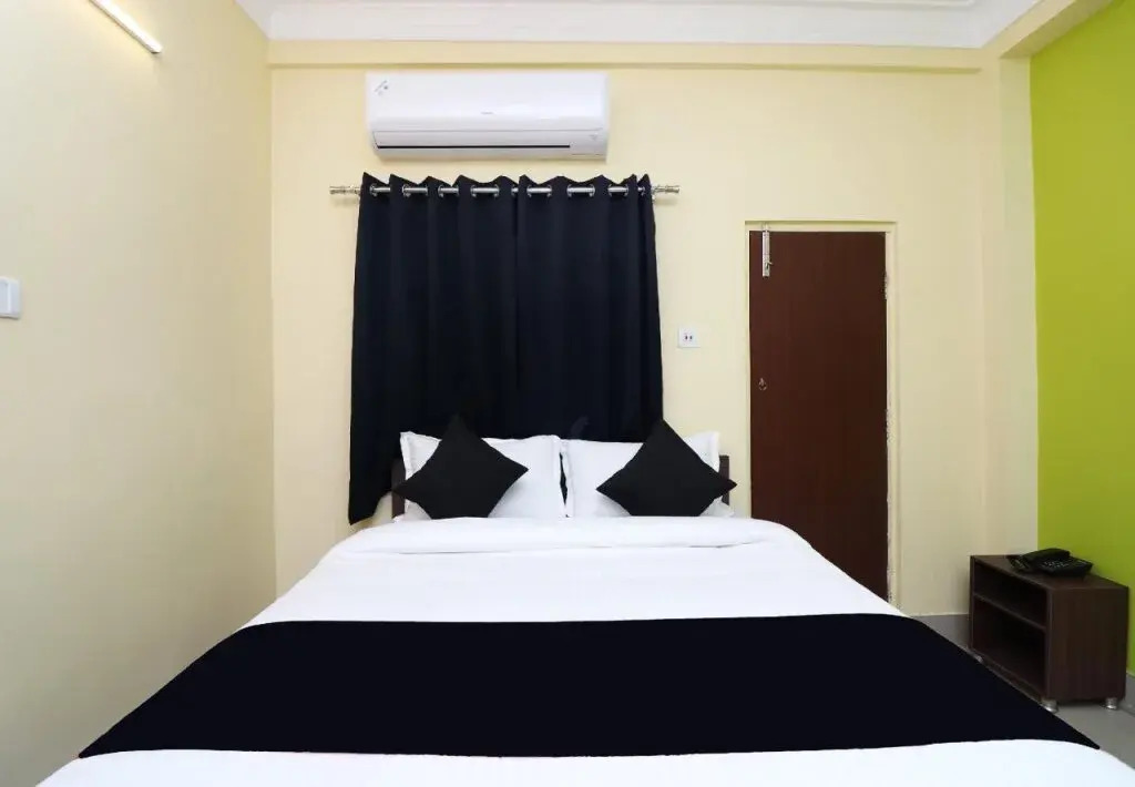 SilverKey Executive Stays 24890 Airport