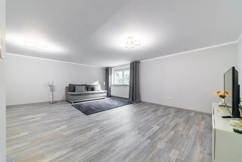 5650 Private Rooms