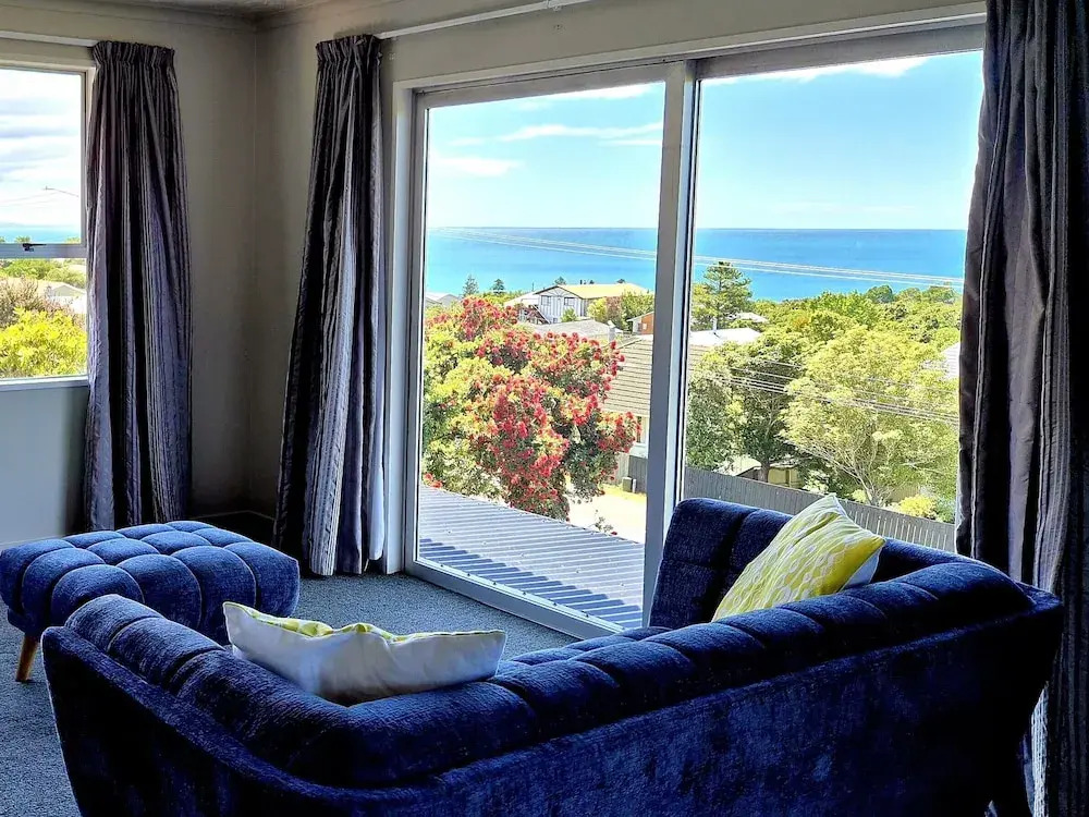 Ocean & Mountain Views 3-bedroom Home