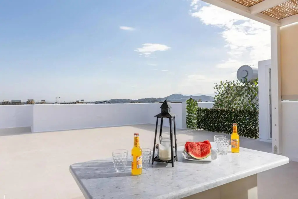 5 Star Residence 3Bdr, 2Bth, Roofdeck, Naxos Town
