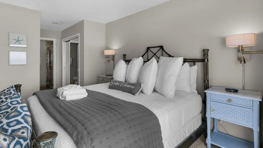 2BR Beachfront Townhome w/ Beach Service + Free Attraction Tickets!