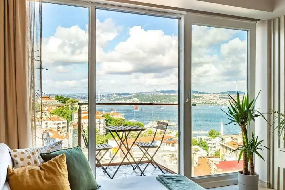Central Apartment With Bosphorus View in Cihangir