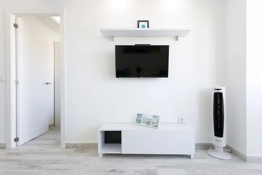 408 Enchanting Sea View Apartment, WiFi and Sea Front
