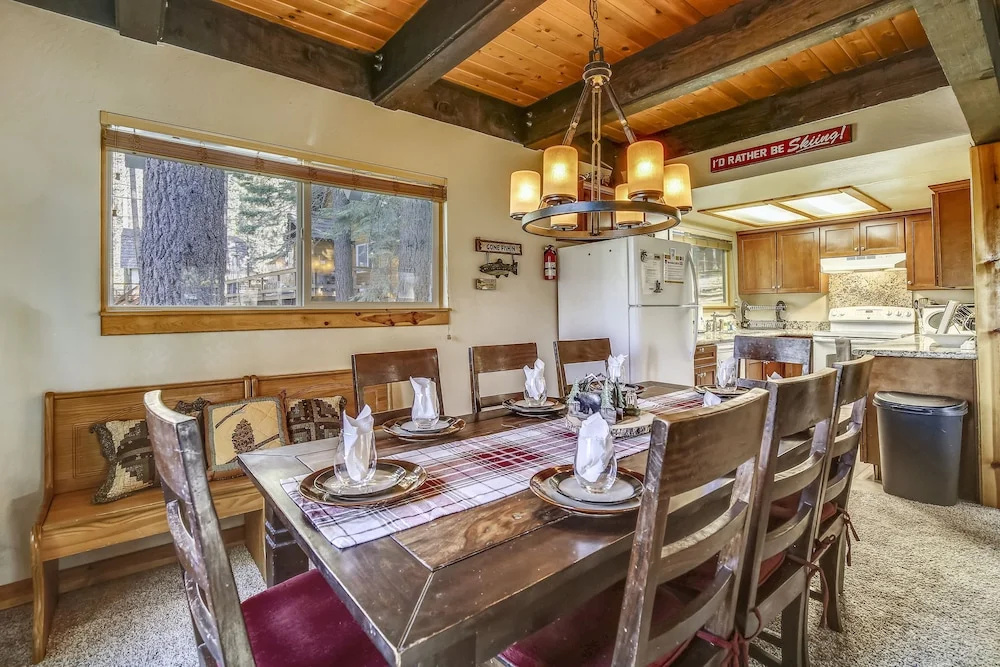 Book Now! 1 Min To Heavenly, 5 Min To Casinos & Lake! 4 Bedroom Cabin